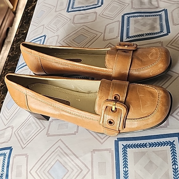 Shoes - Picture 2 of 8